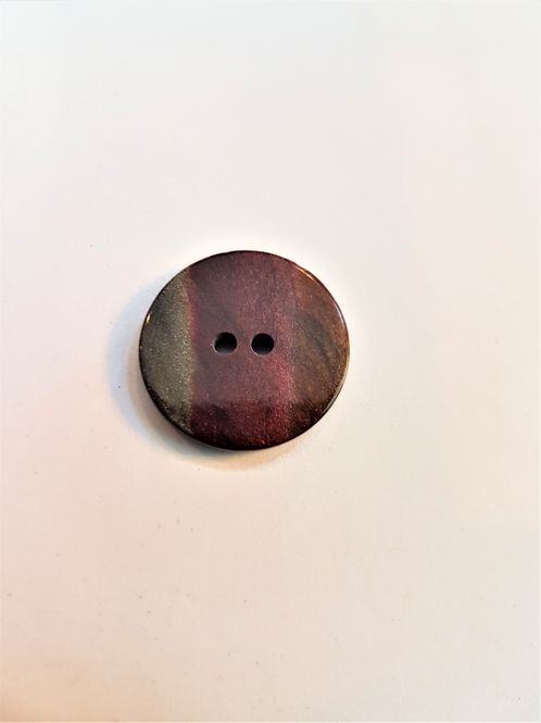 Hovedbilde Polyesterknapp 2 hulls rødbrun grønn blank 18 mm